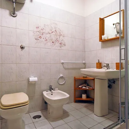 Elegant Via Veneto By Varental *